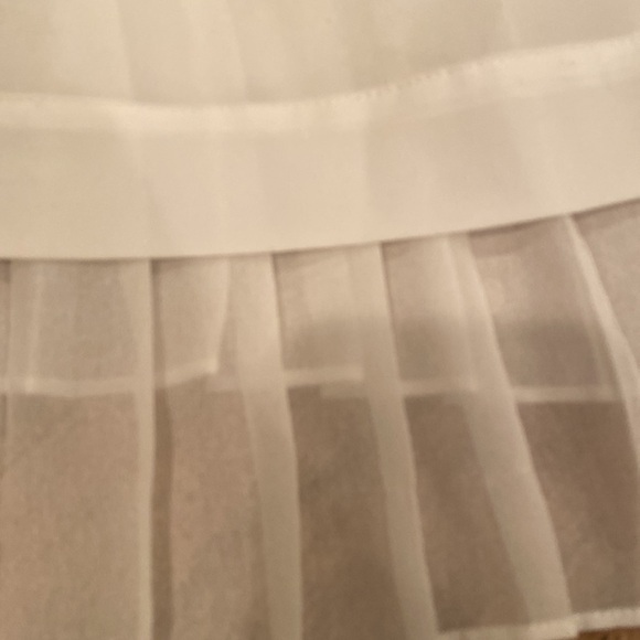 Chelsea28 Women’s White Tank Top With Ruffles Size Small - Picture 2 of 5